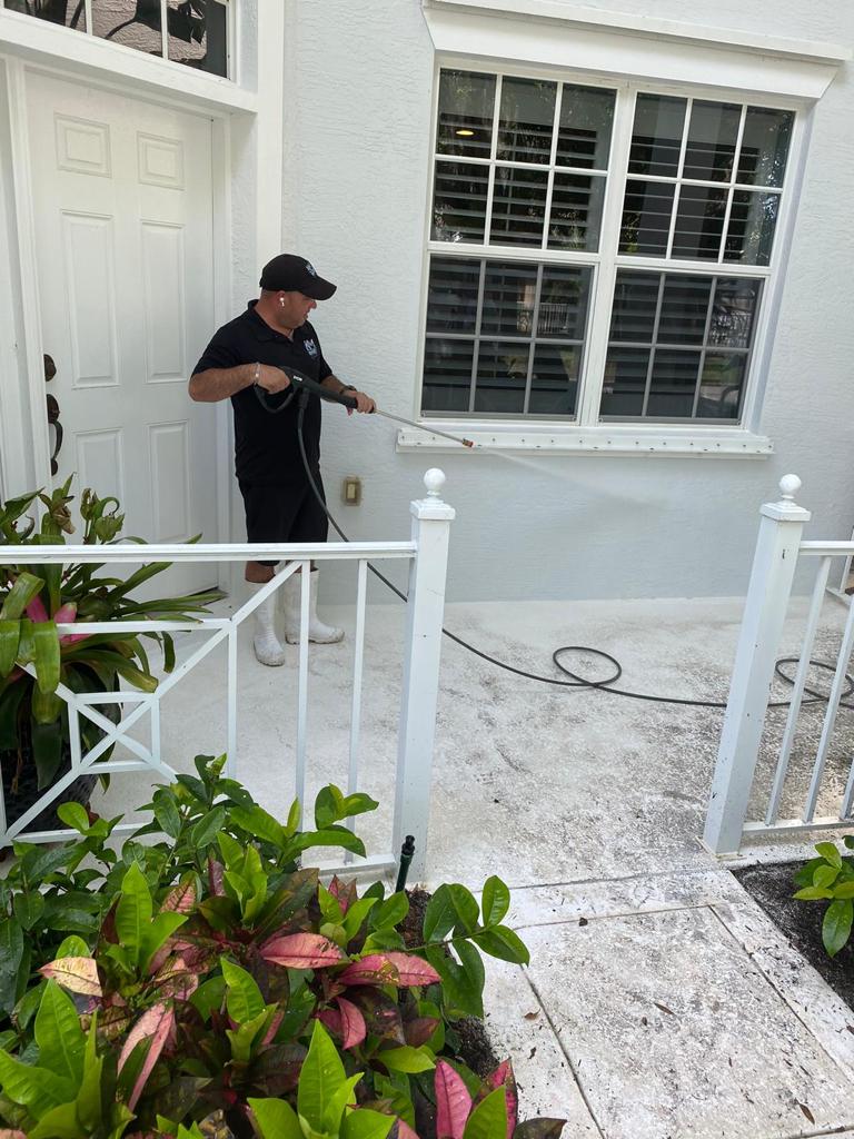 KM CLEAN SERVICES LLC KM CLEAN SERVICES LLC