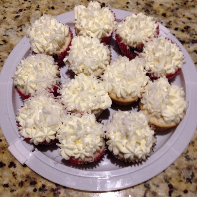 Coconut Cream Pie Cupcakes With Coconut Mousse Filling