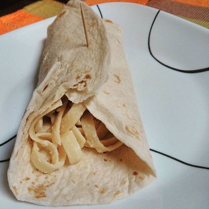 Fettucine And Chicken Chunks Wrap