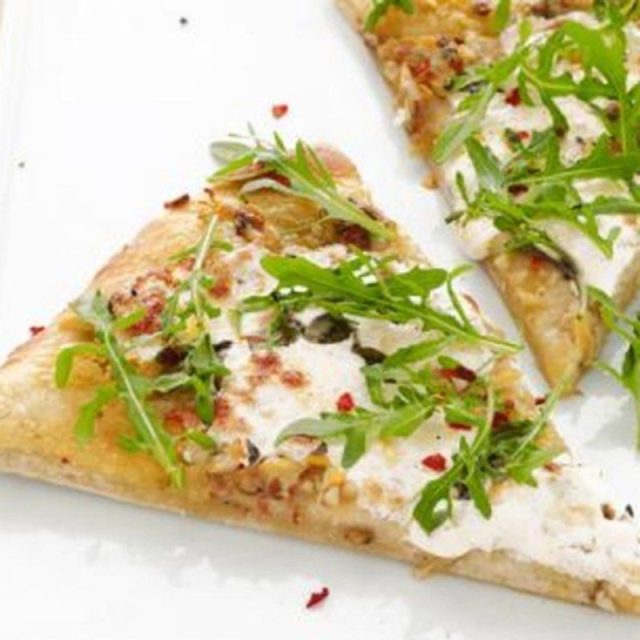Pizza With Baby Clams, Arugula, Tomato & Roasted Garlic Sauce