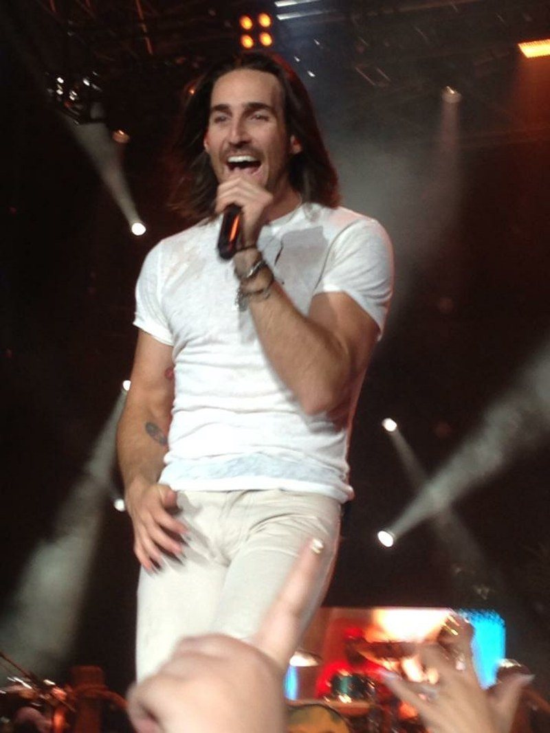 Jake Owen In Greensboro NC Before He Cut Is Hair