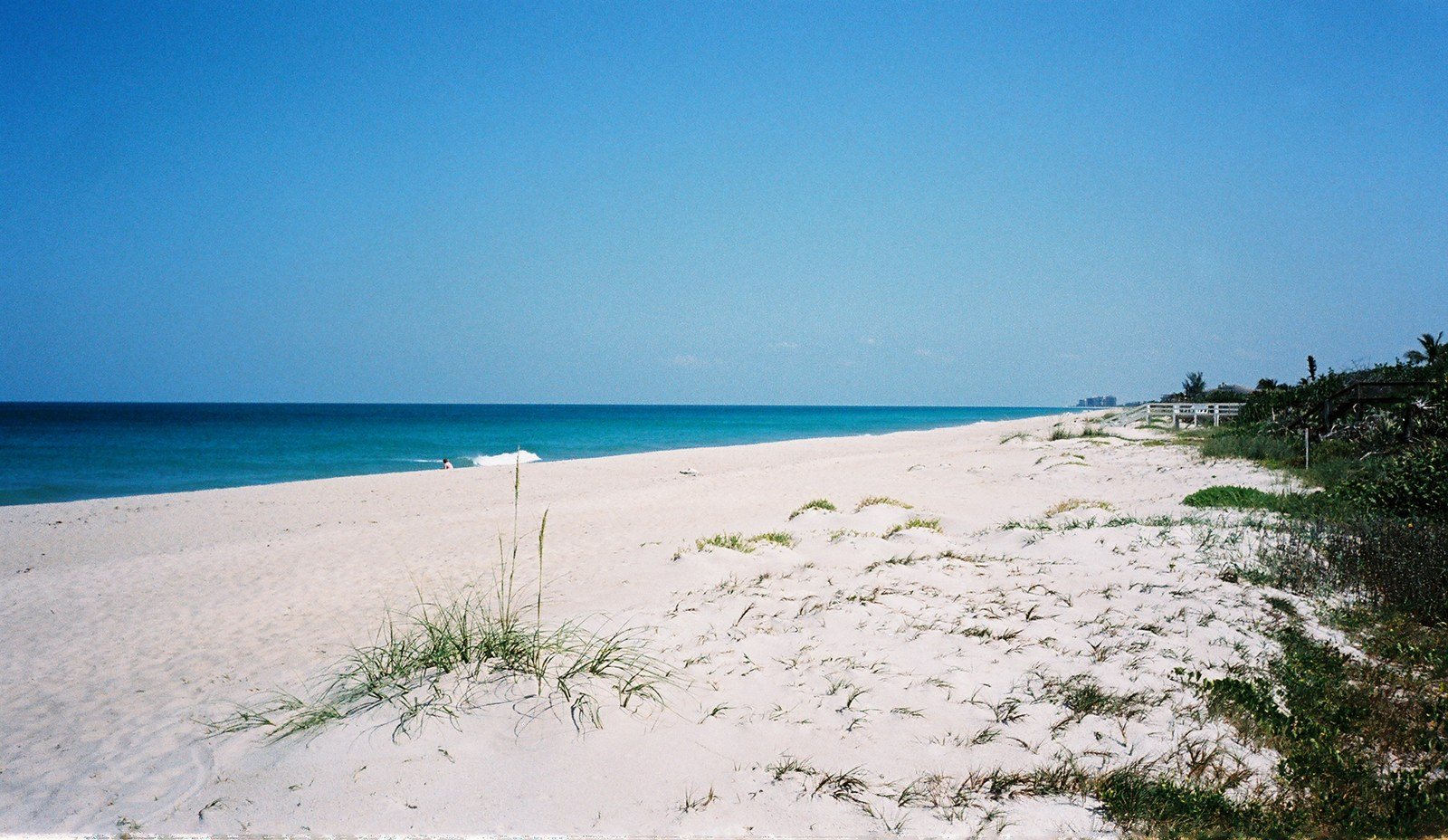 Vero's White Sands,blue Ocean