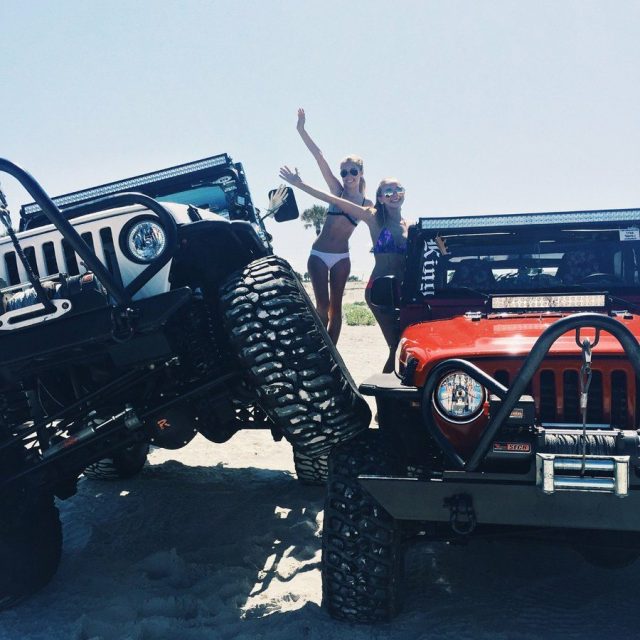 Beach Jeepin Girls