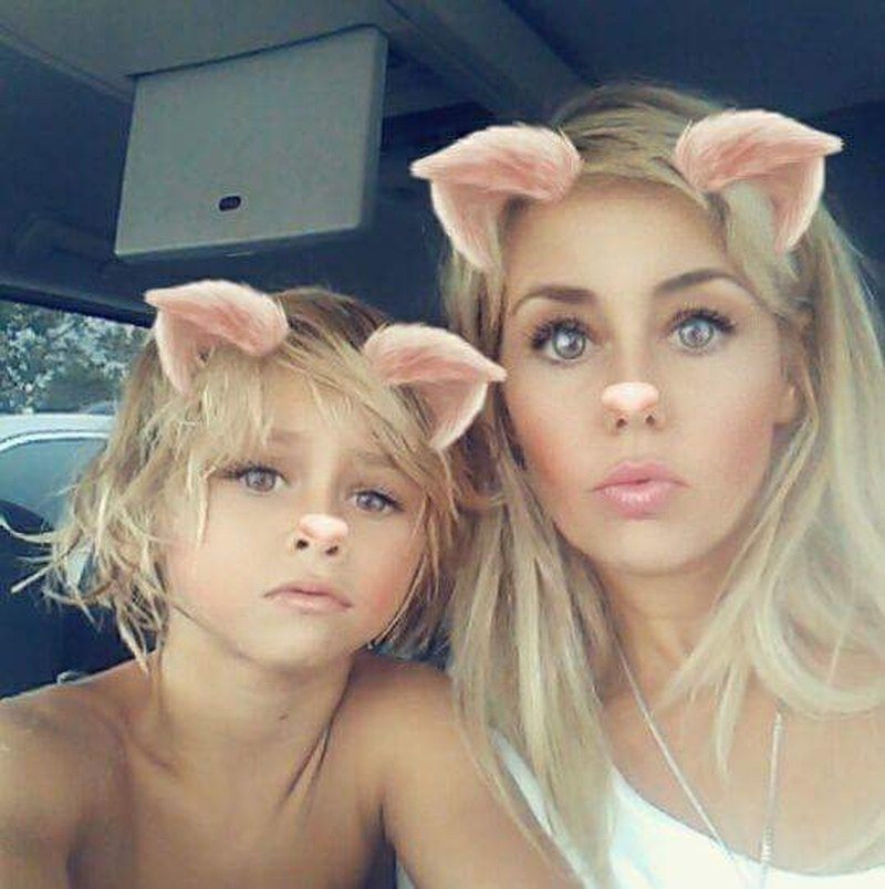 Model Pose Snapchat Selfies