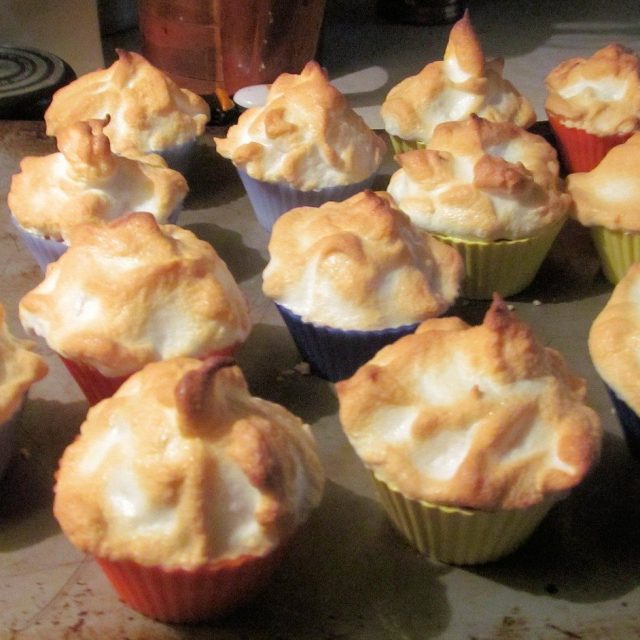 Lemon Meringue Cupcakes, Filled With Lemon Curd