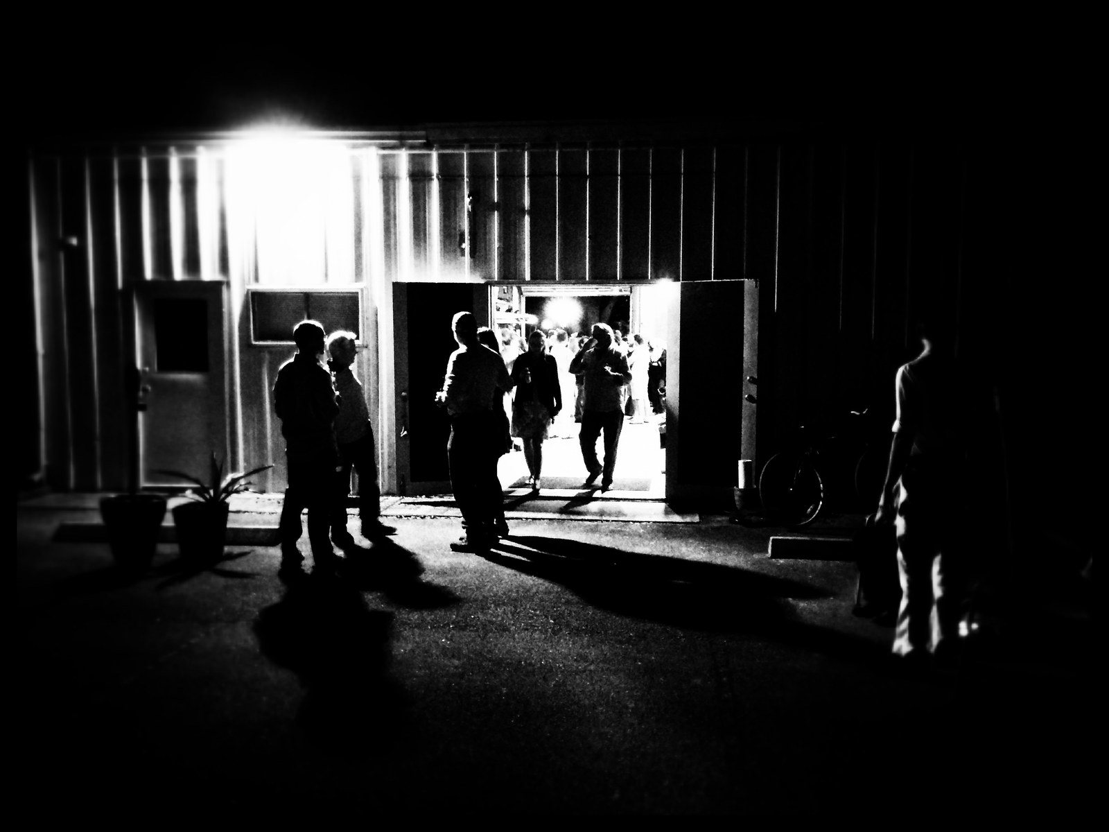 Off Island Studio - Opening Night - Hiding In Vero...